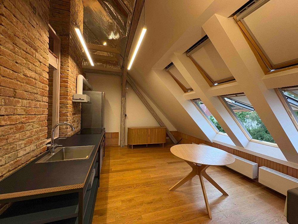 Pronájem bytu 3+kk 84 m² – pohled 2