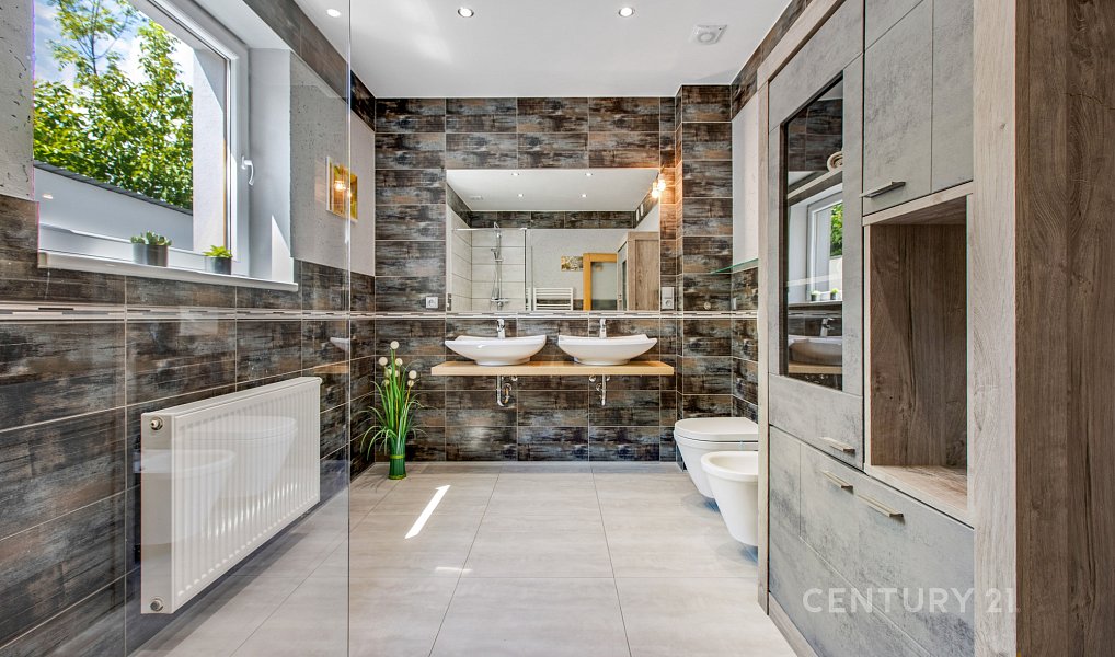 Prodej domu 354 m² s pozemkem 693 m², Jeneč – náhled fotky 2