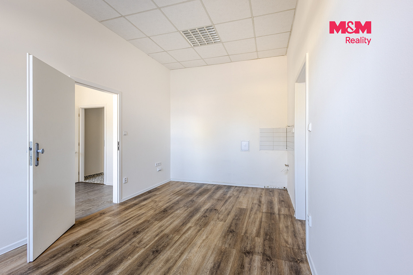 Pronájem obchodních prostor 108 m² – fotografie 2