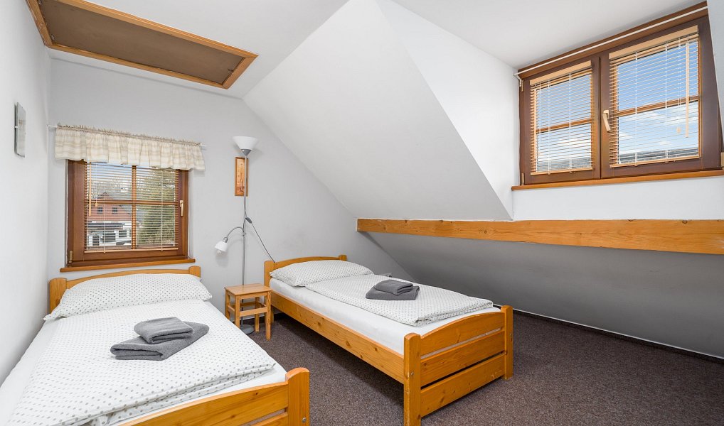 Prodej ubytovacího objektu 280 m², Nový Bor – náhled fotky 10