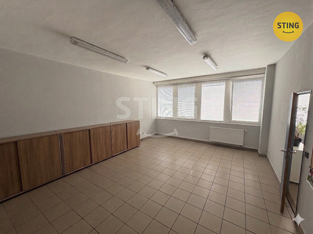 Pronájem kanceláře 67 m² – pohled 2