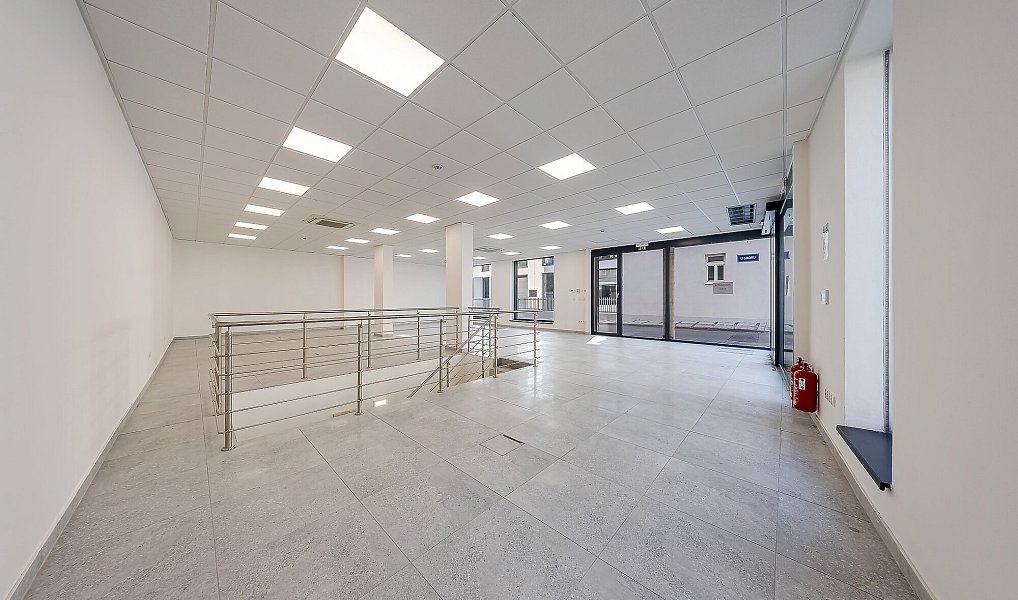 Pronájem obchodních prostor 137 m², Uherský Brod – náhled fotky 2