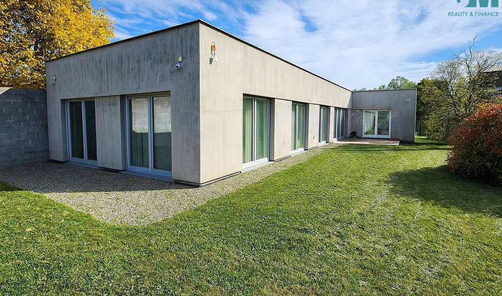 Moderní sídlo pro podnikání a bydlení komfort, styl a energetická úspora v jednom — foto 4