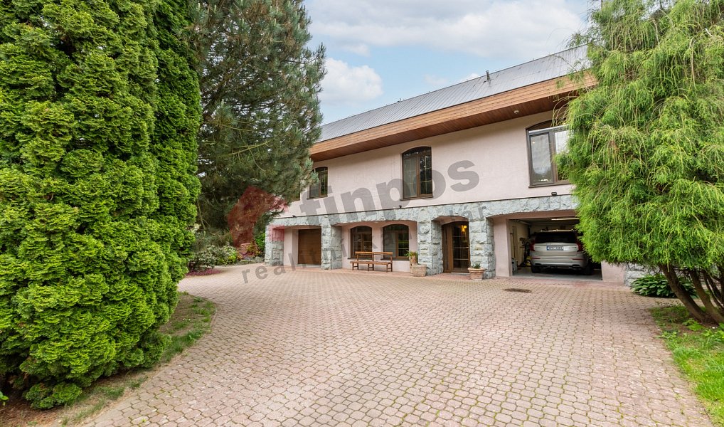 Prodej domu 386 m² s pozemkem 2 480 m², Hvězdonice – náhled fotky 2
