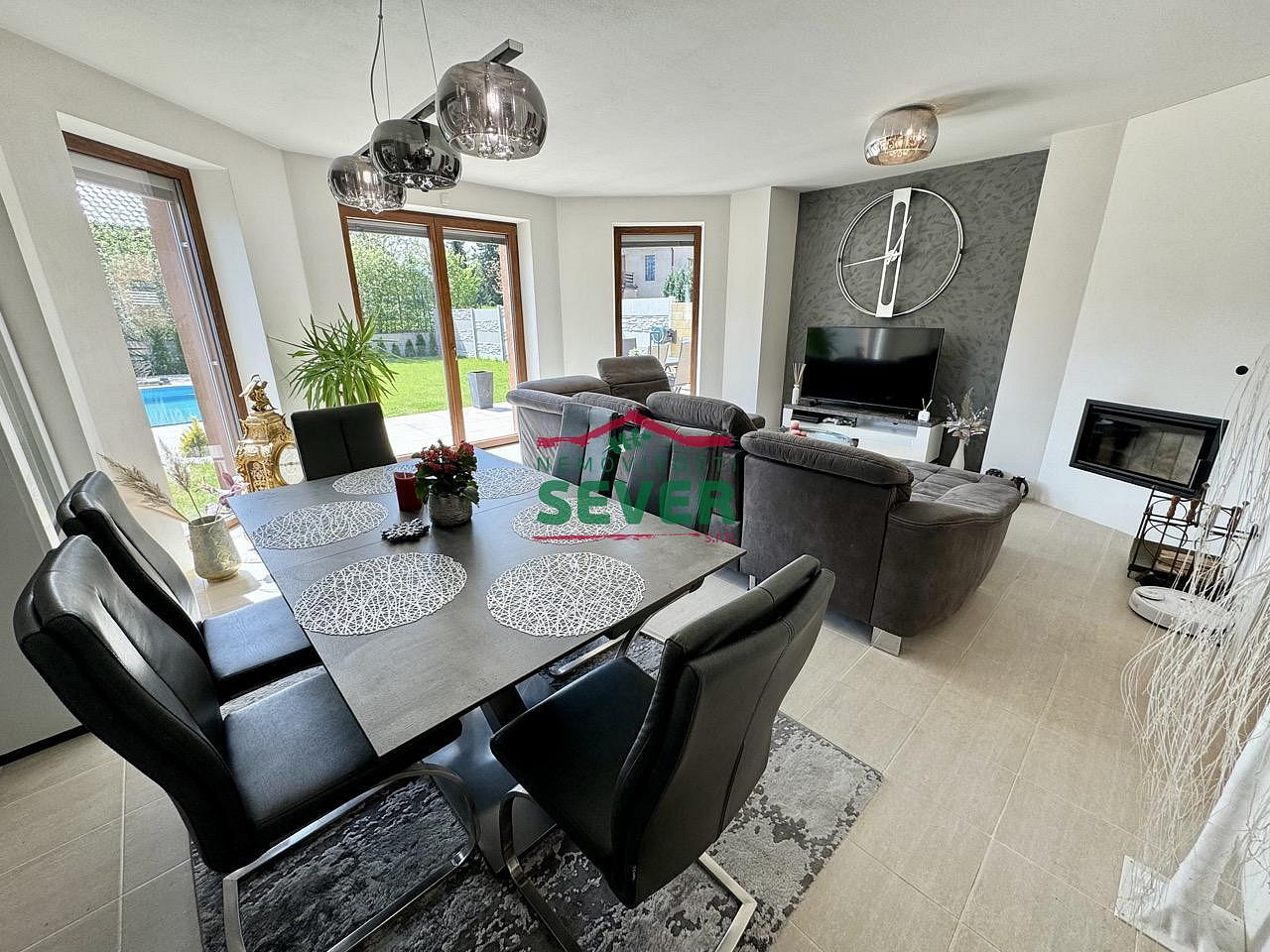 Prodej domu 220 m² s pozemkem 571 m² – fotografie 2