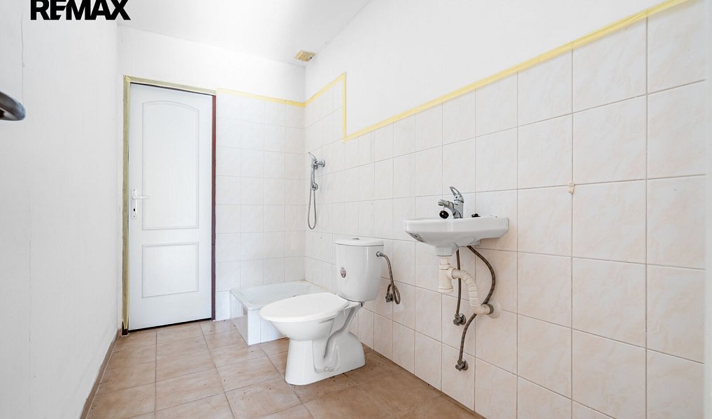Prodej zemědělského objektu 951 m², Hluboké Dvory – náhled fotky 20