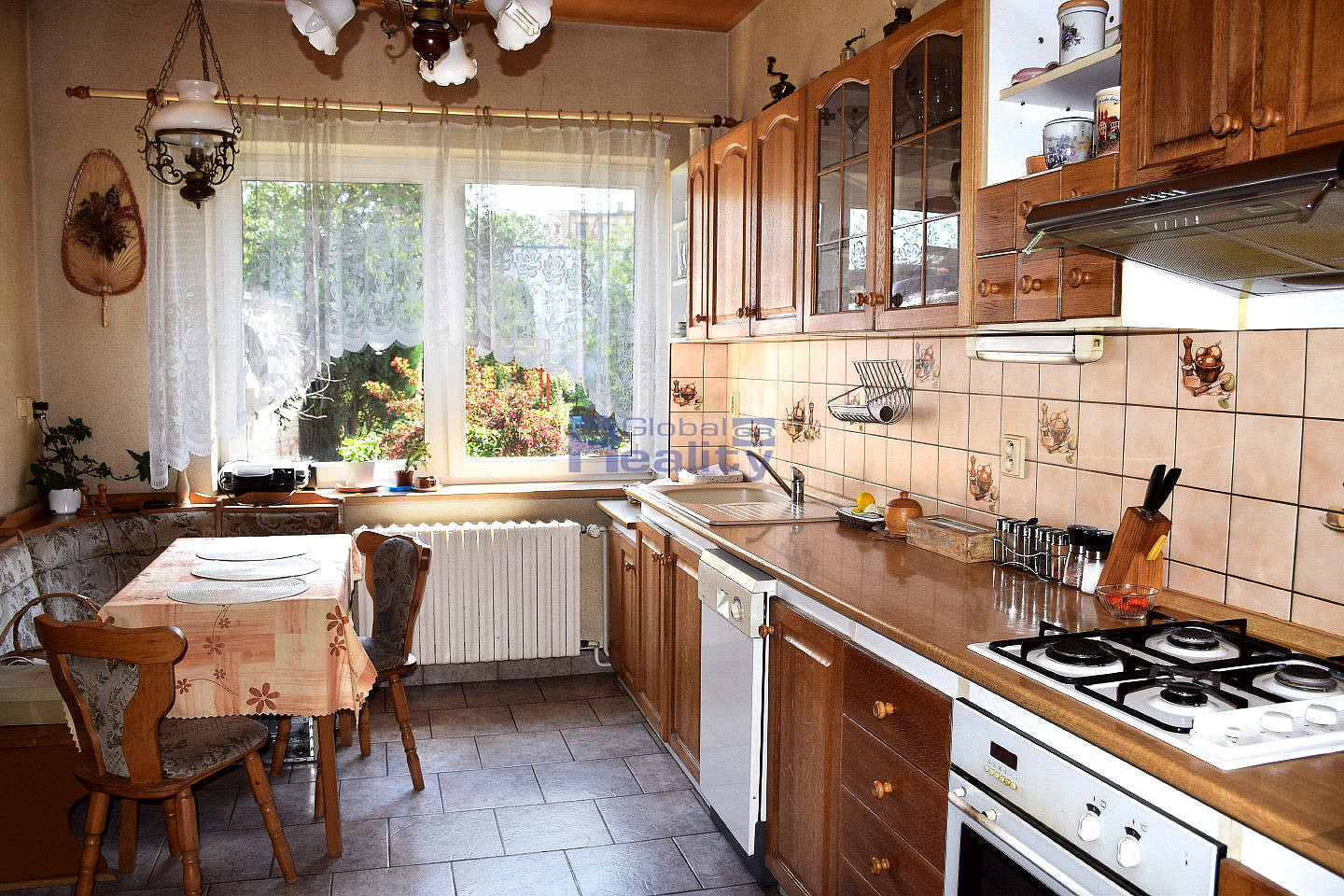 Prodej domu 340 m² s pozemkem 366 m² – fotografie 2