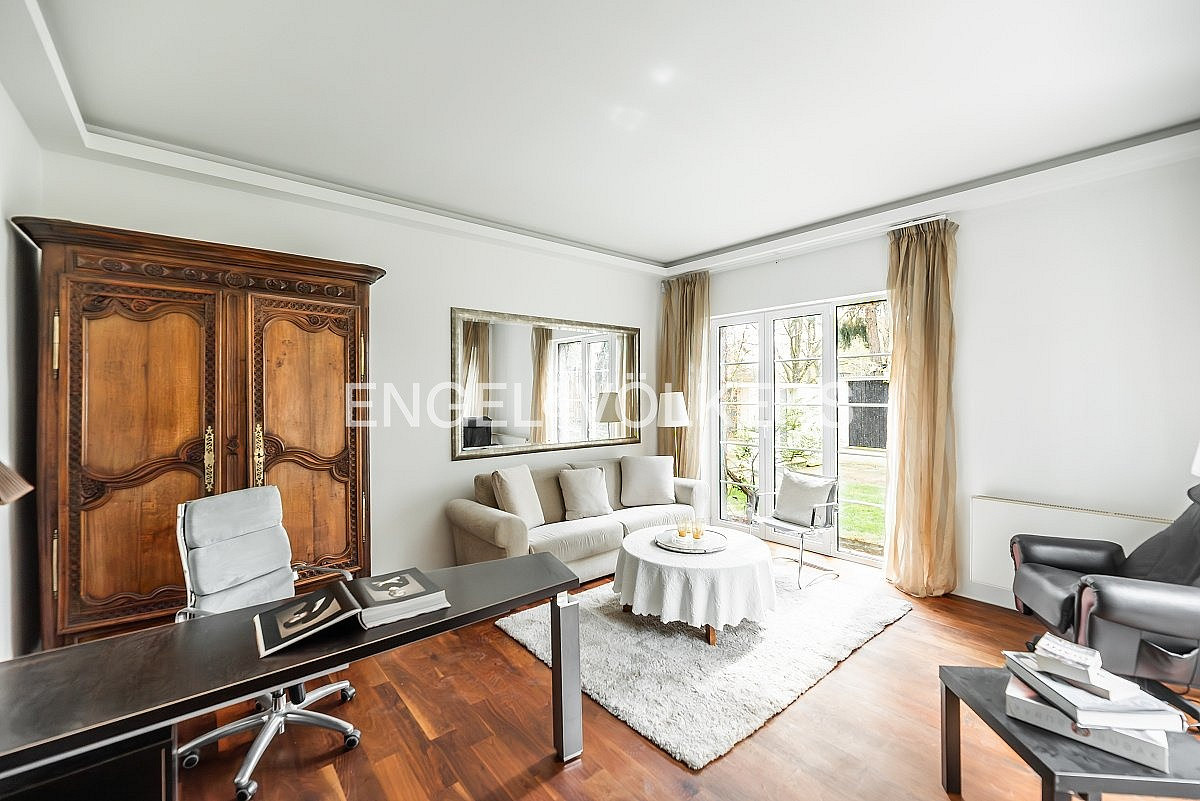 Pronájem domu 260 m² s pozemkem 629 m² — photo 2