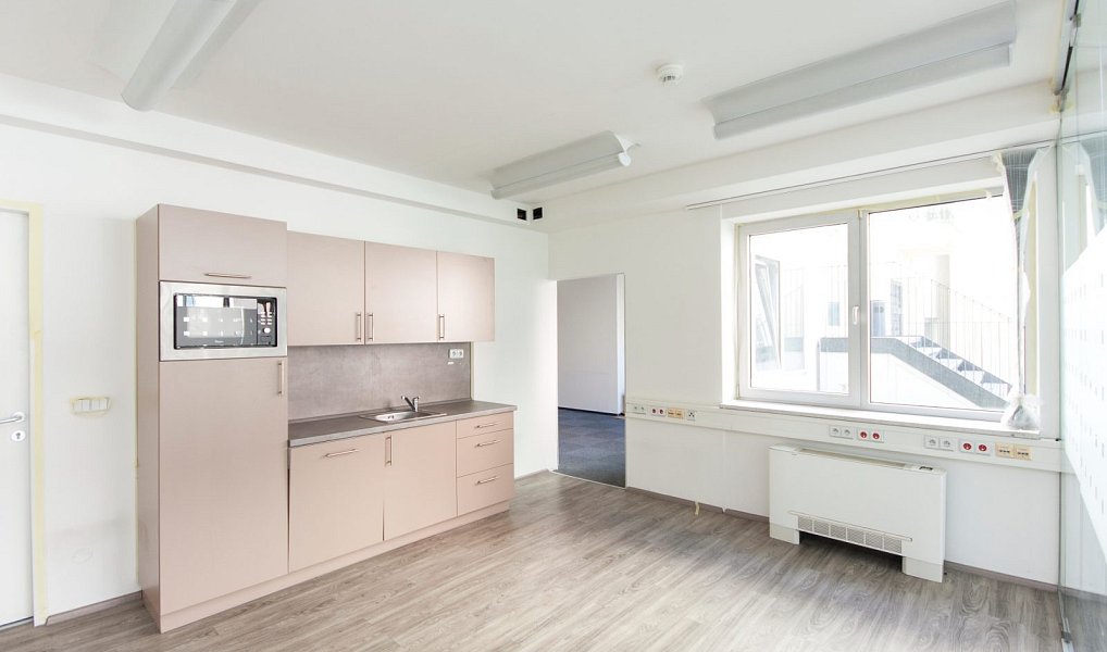 Pronájem kanceláře 215 m², Praha – náhled fotky 5