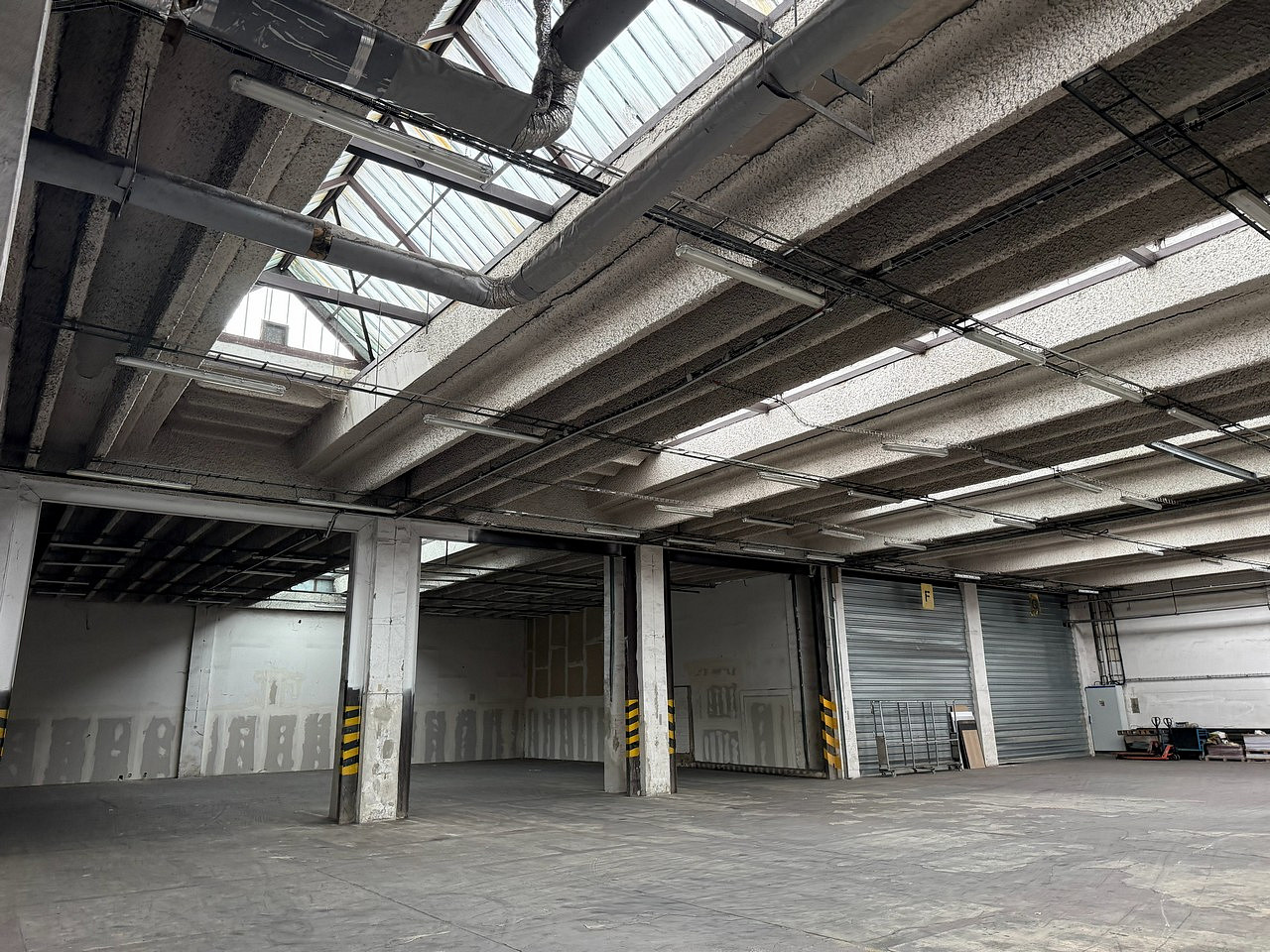 Pronájem skladovacích prostor 992 m²