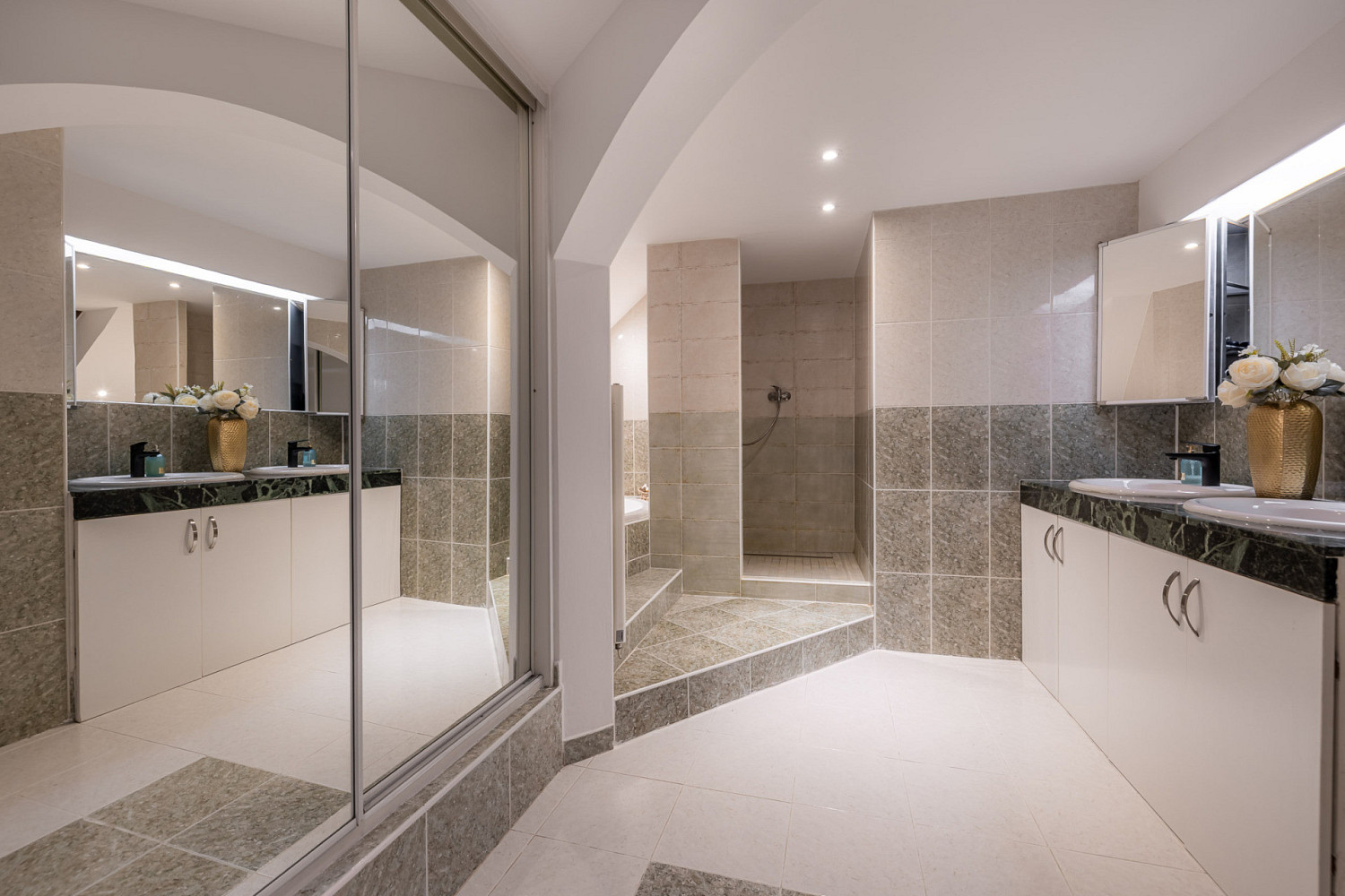 Prodej bytu 5+kk 104 m² – fotografie 3