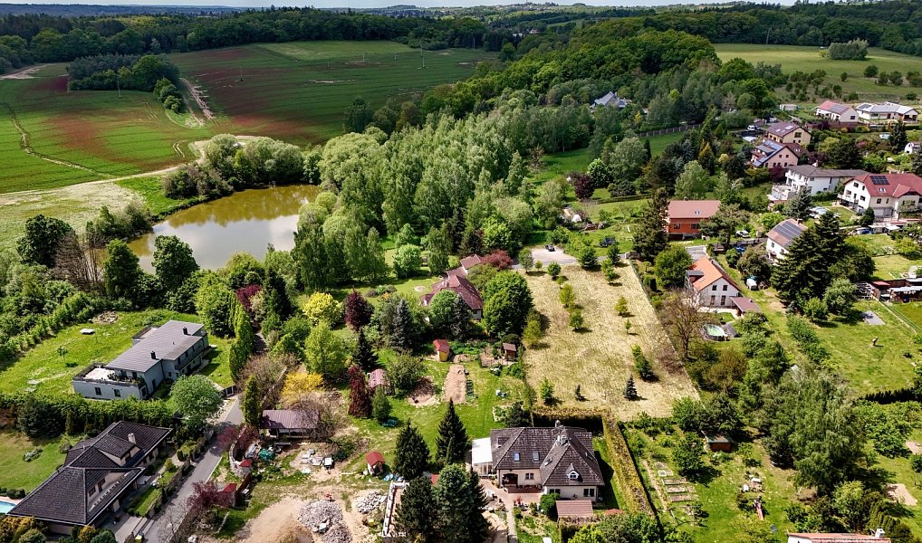 Prodej stavebního pozemku 1 358 m², Velké Popovice – náhled fotky 21