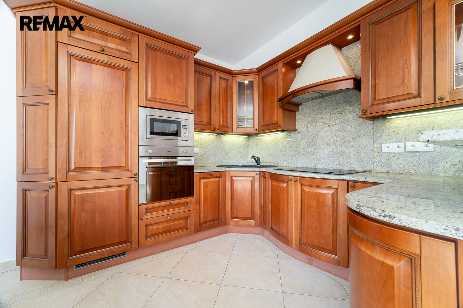 Pronájem bytu 3+kk 75 m² — photo 4