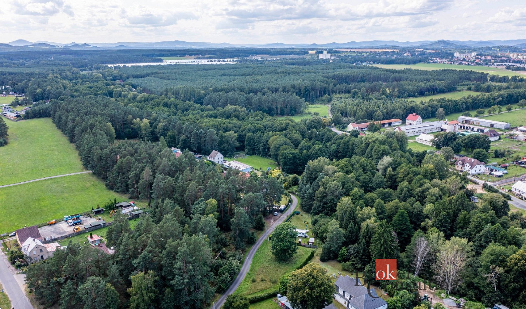 Prodej stavebního pozemku 896 m² – fotografie 4