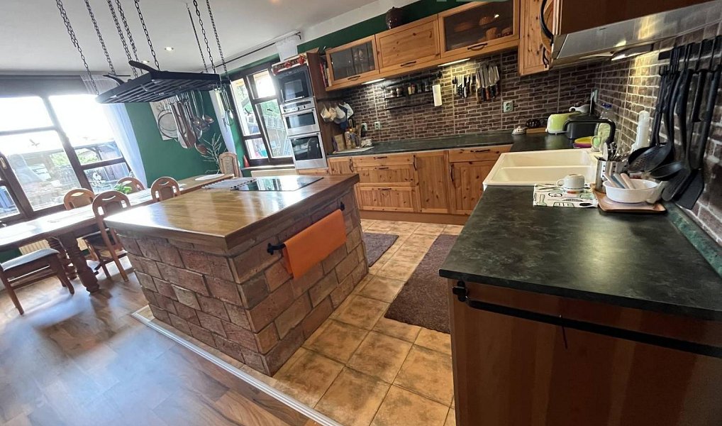 Prodej domu 573 m² s pozemkem 1 944 m², Holice – náhled fotky 4