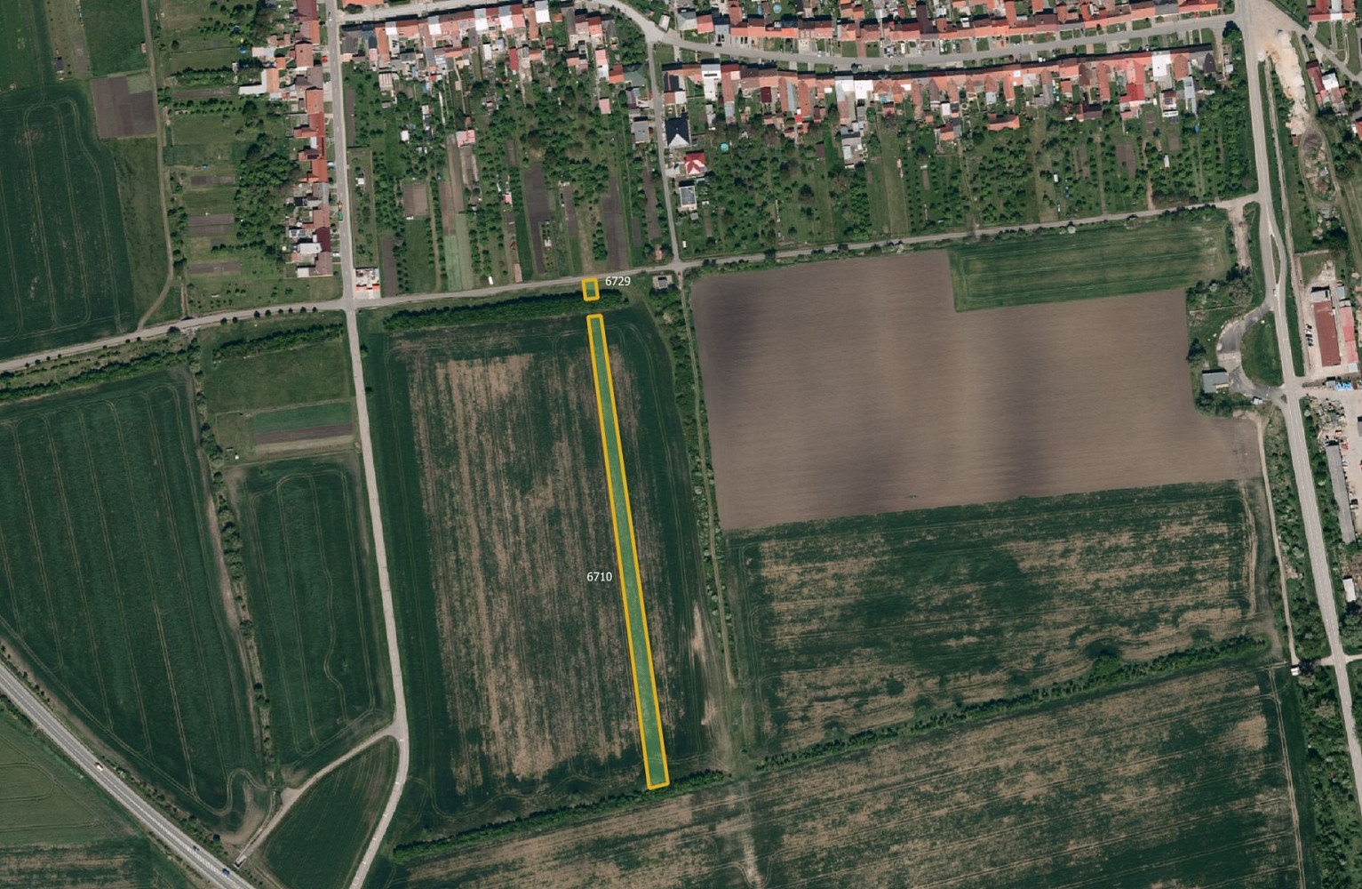 Prodej pole 3 736 m²