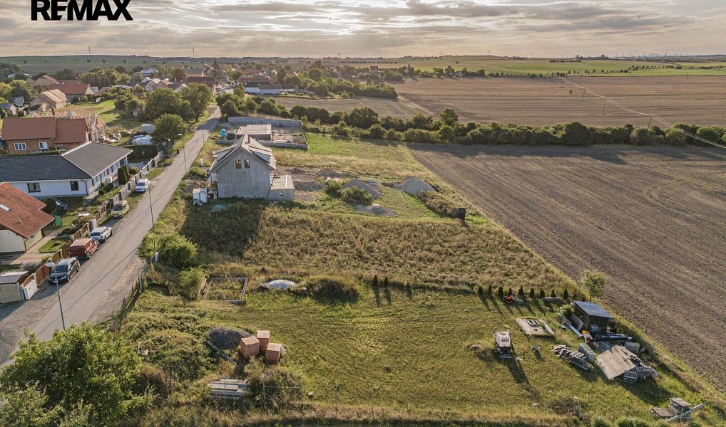 Prodej stavebního pozemku 1 295 m², Vykáň – náhled fotky 11