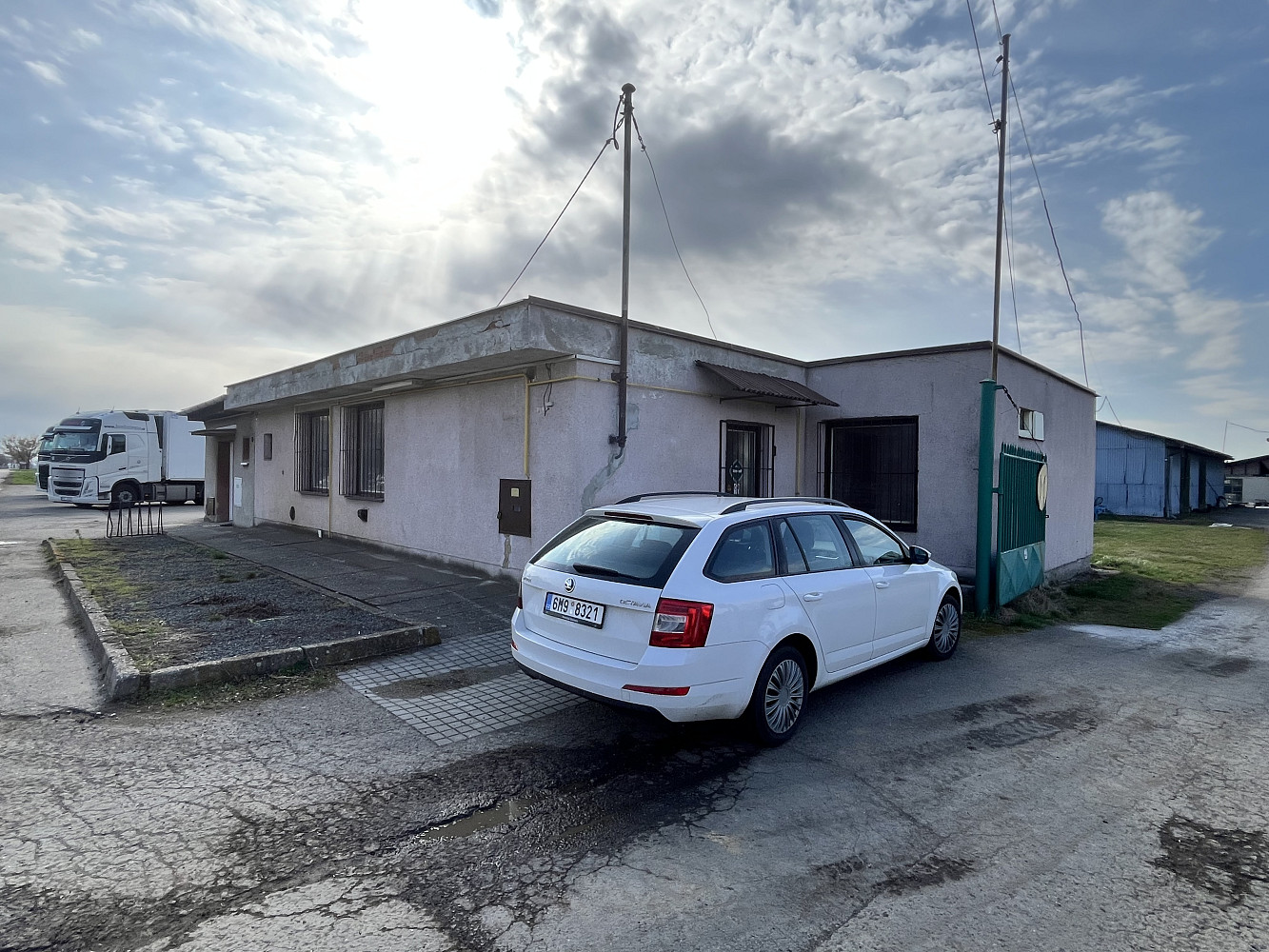 Prodej skladovacích prostor 77 m²