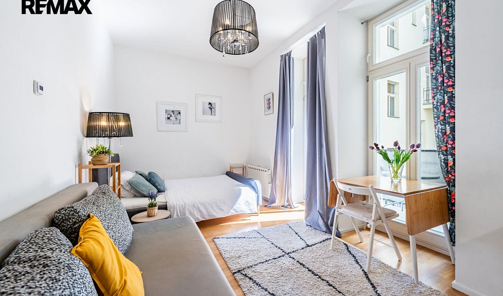 Prodej bytu 1+kk 22 m², Praha – fotka 1 z 12
