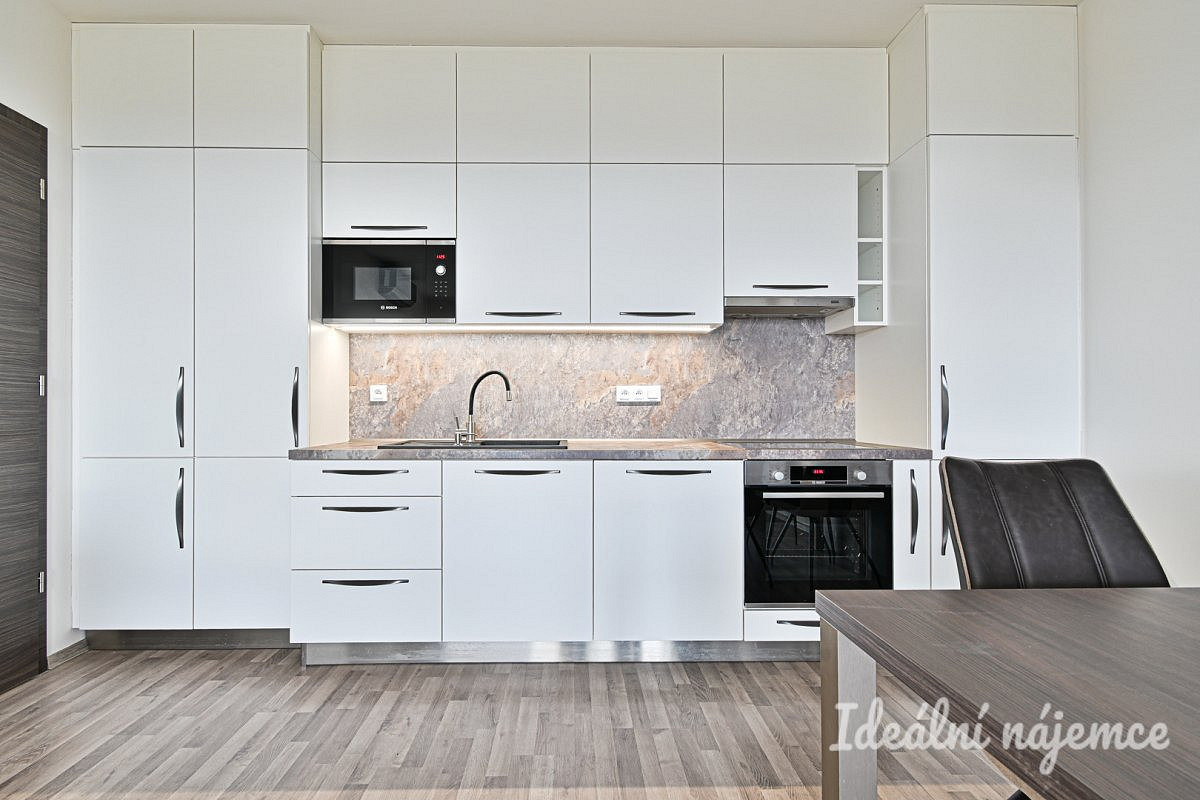 Pronájem bytu 2+kk 60 m² – fotografie 2
