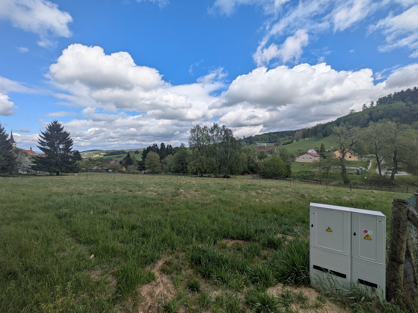 Prodej stavebního pozemku 1 100 m² – pohled 2