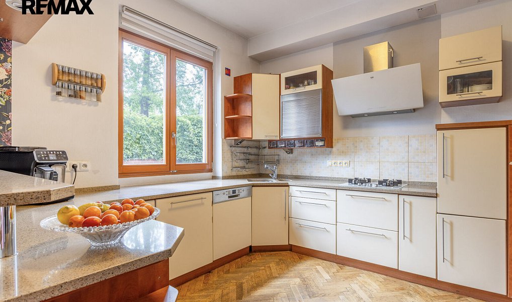 Prodej domu 400 m² s pozemkem 1 009 m², Praha – náhled fotky 8