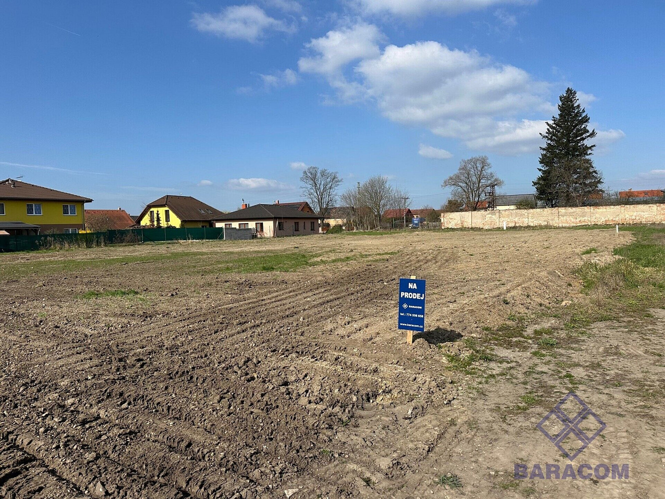 Prodej komerčního pozemku 1 023 m²