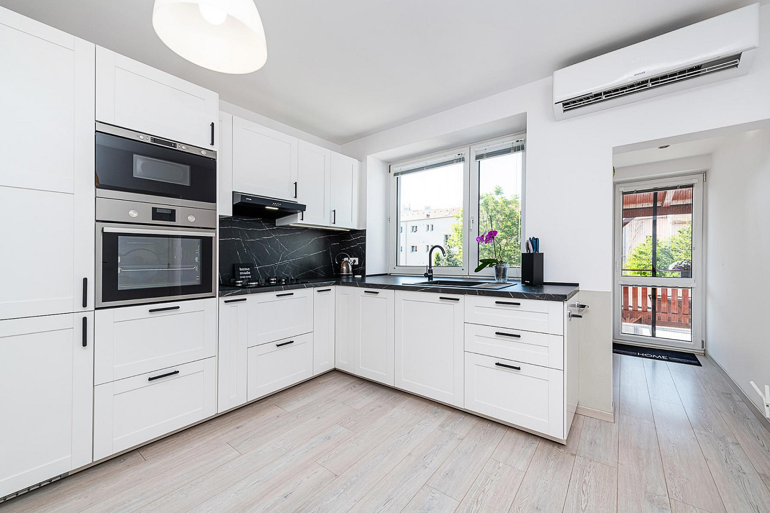 Prodej domu 210 m² s pozemkem 375 m² – fotografie 2