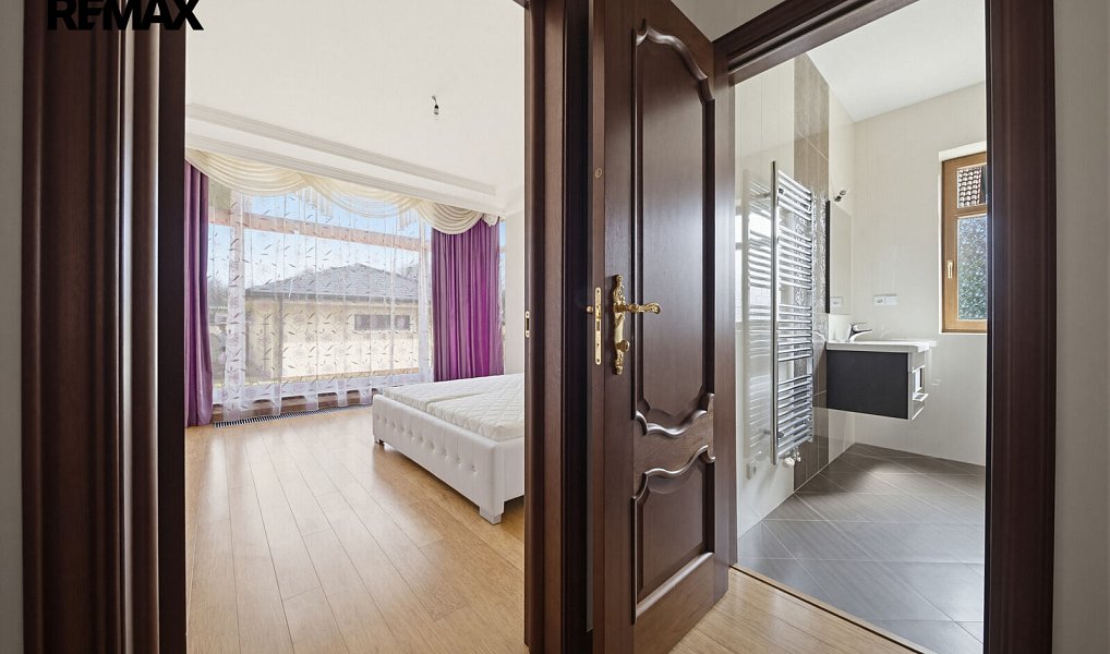 Prodej domu 363 m² s pozemkem 1 608 m², Jesenice – náhled fotky 13