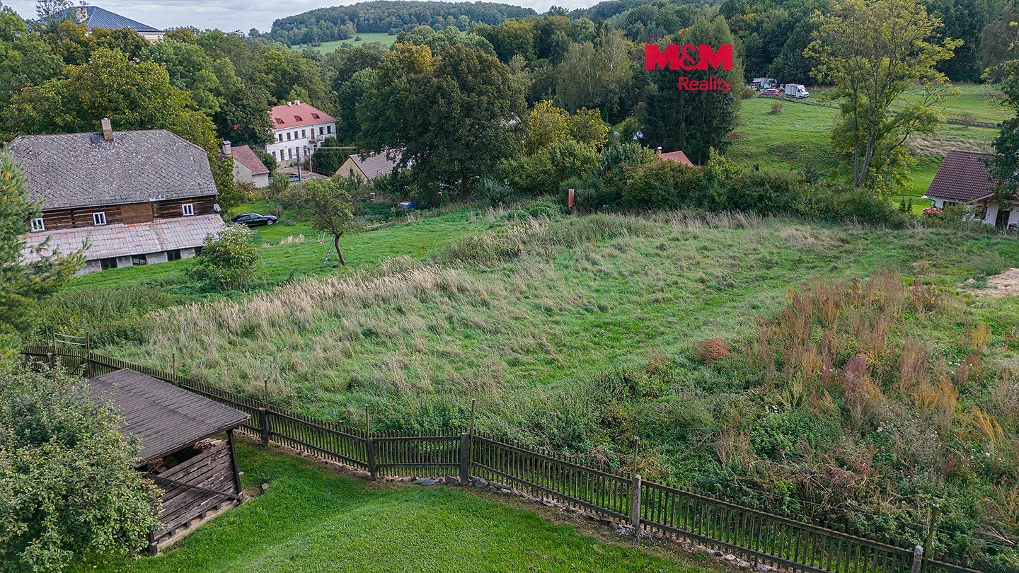Prodej stavebního pozemku 1 184 m²