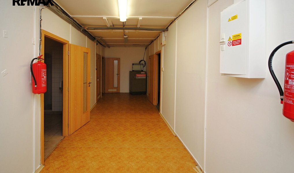 Prodej kanceláře 226 m², Praha – náhled fotky 4