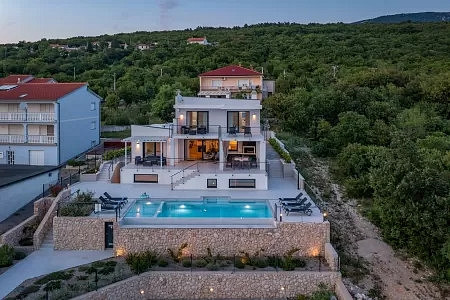 Prodej domu 250 m² s pozemkem 740 m²