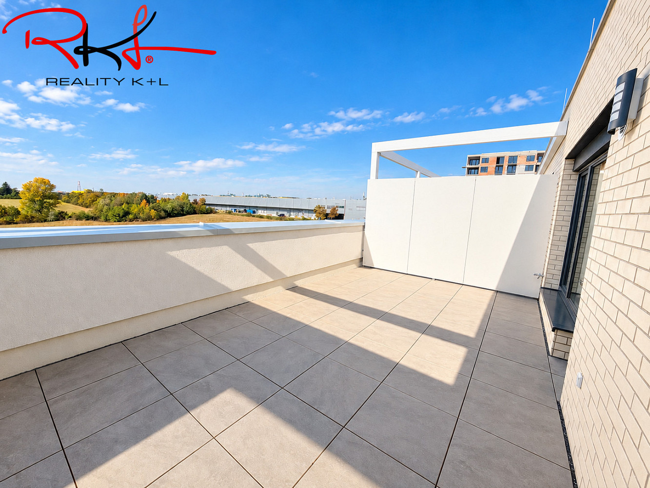 Pronájem bytu 1+kk 25 m² – fotografie 3