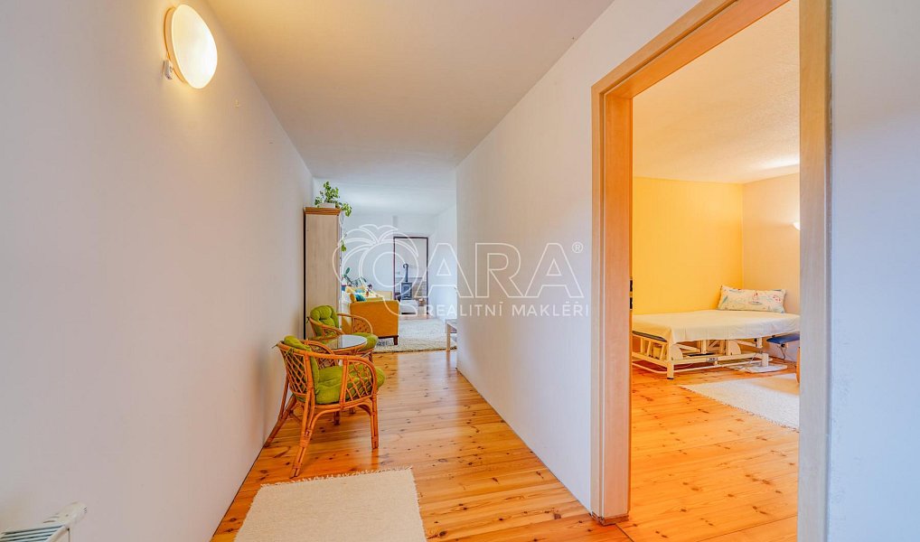 Prodej domu 245 m² s pozemkem 641 m², Jinín – náhled fotky 11
