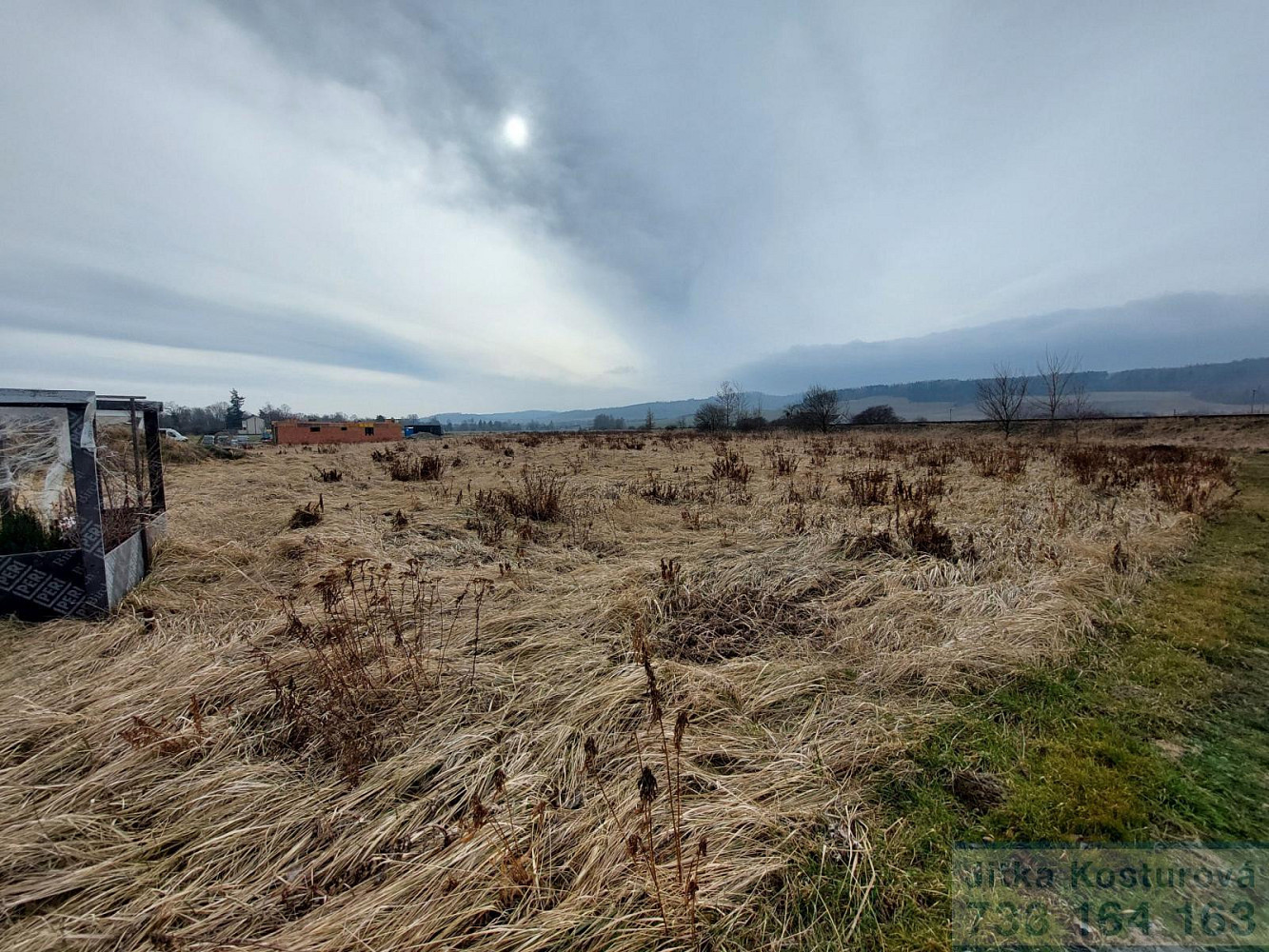 Prodej stavebního pozemku 1 000 m² – pohled 4