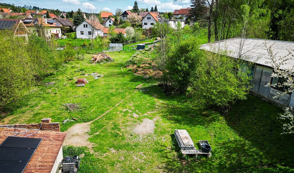 Prodej stavebního pozemku 1 878 m², Velké Popovice – náhled fotky 14
