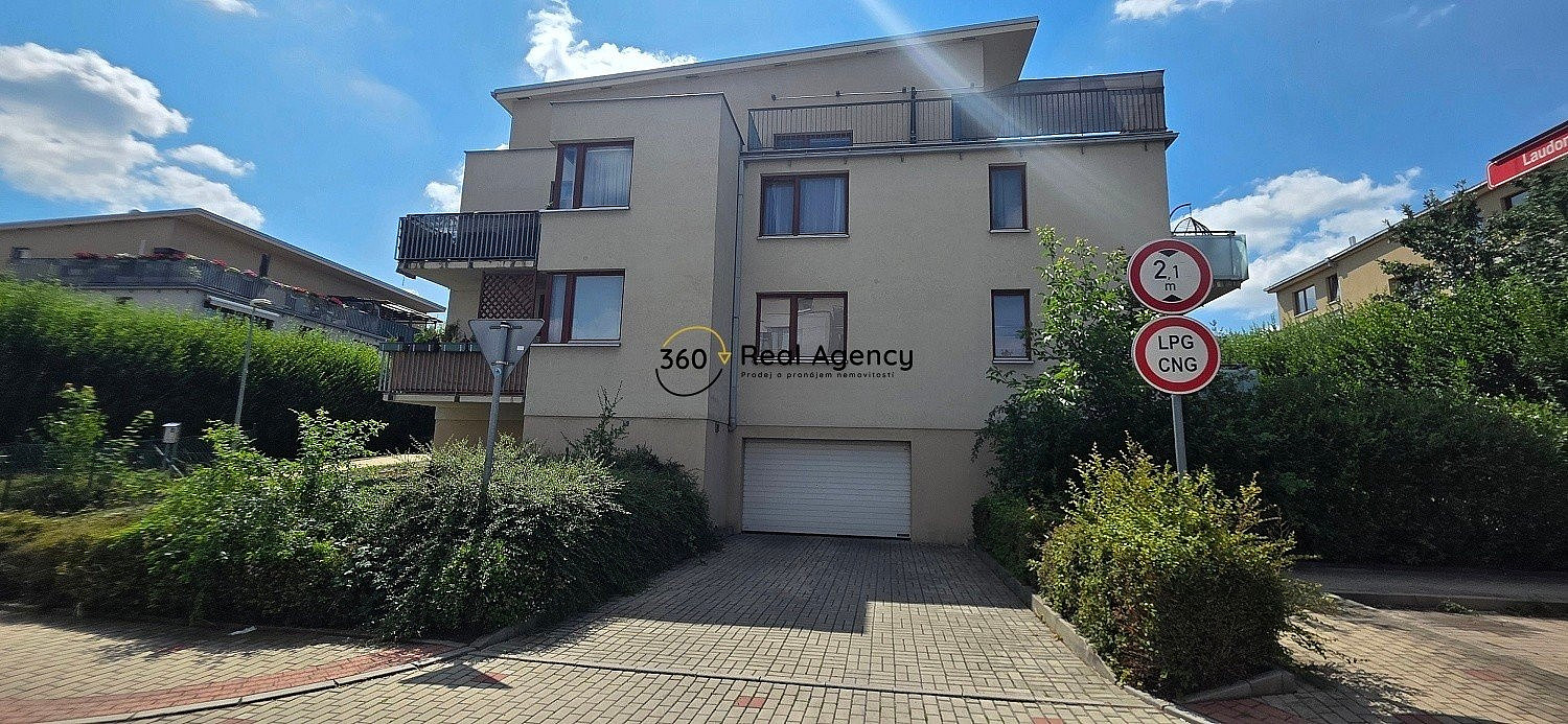 Pronájem prostorného garážového stání 16,5 m2 Praha 10 Štěrboholy. – fotografie 4
