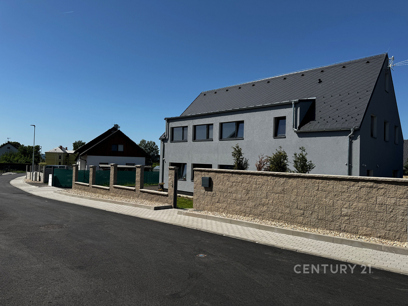 Prodej domu 256 m² s pozemkem 905 m² – fotografie 2