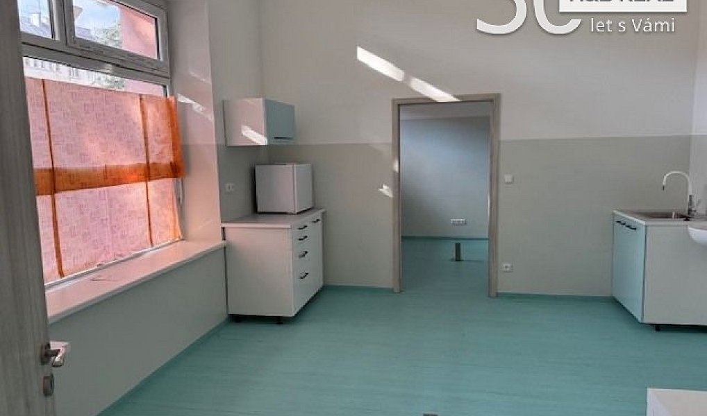 Pronájem obchodních prostor 200 m², Vsetín – náhled fotky 12