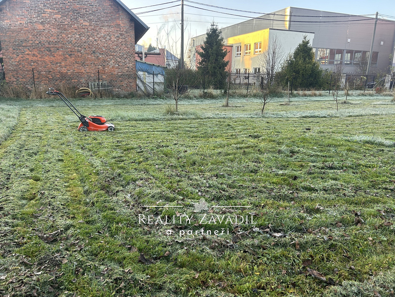 Prodej stavebního pozemku 683 m² – pohled 3