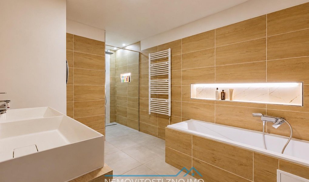 Prodej domu 220 m² s pozemkem 1 436 m², Chvalovice – náhled fotky 10