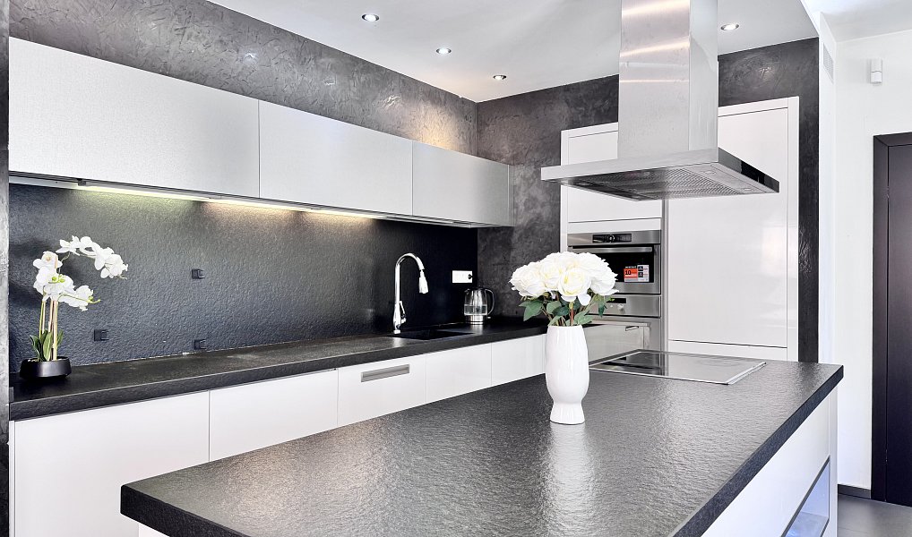 Prodej domu 300 m² s pozemkem 444 m², Praha – náhled fotky 2