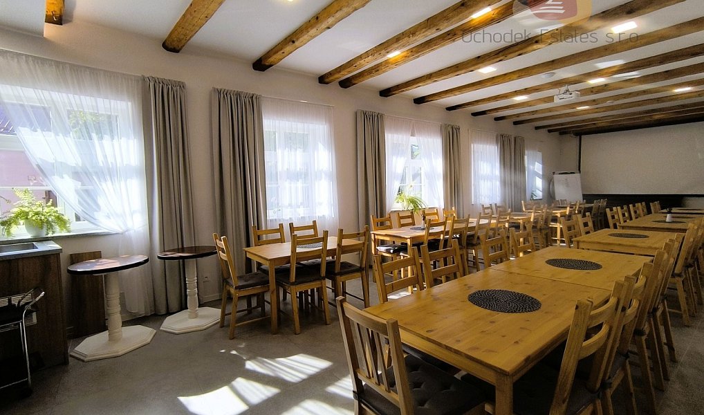Prodej ubytovacího objektu 690 m², Hněvotín – náhled fotky 3