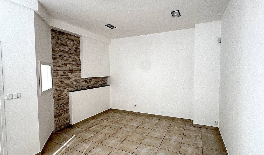 Pronájem obchodních prostor 80 m², Benešov – náhled fotky 4