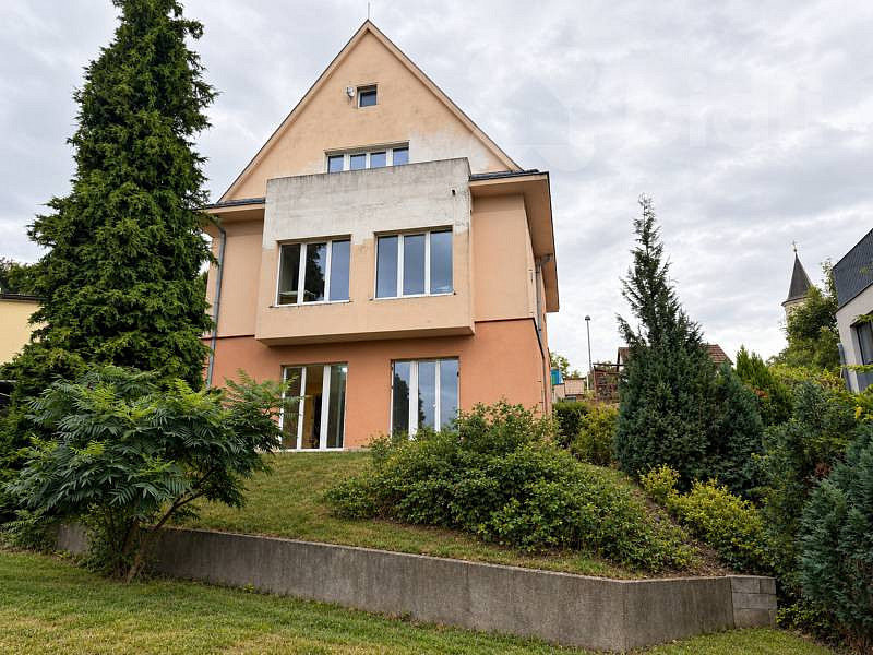Prodej domu 260 m² s pozemkem 566 m²