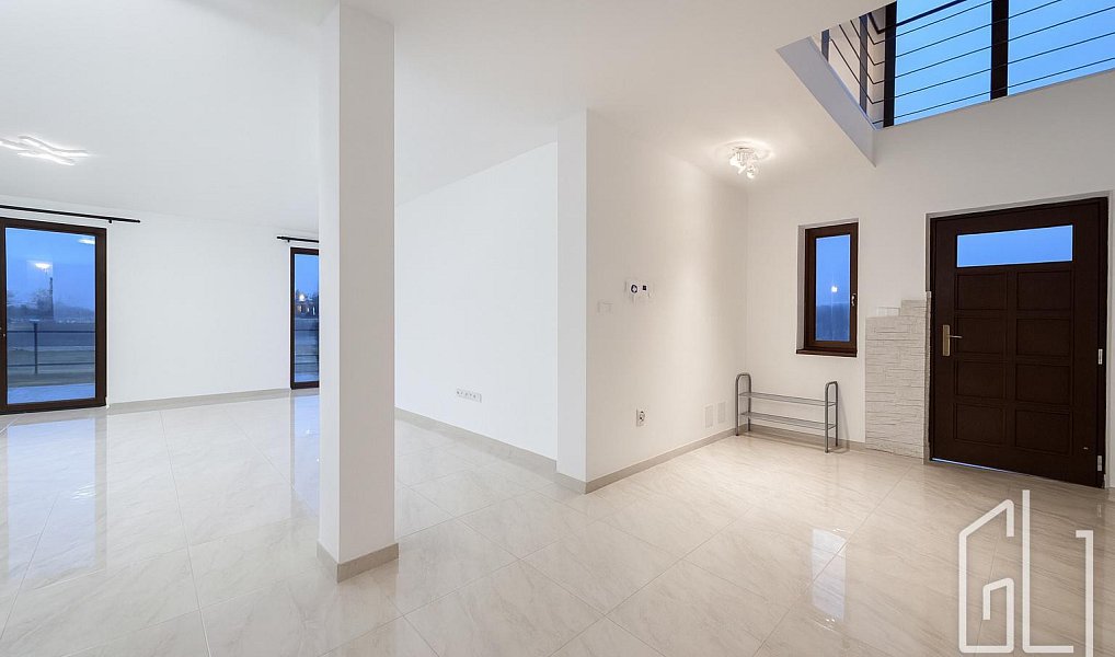 Prodej domu 317 m² s pozemkem 1 674 m², Trnová – náhled fotky 7