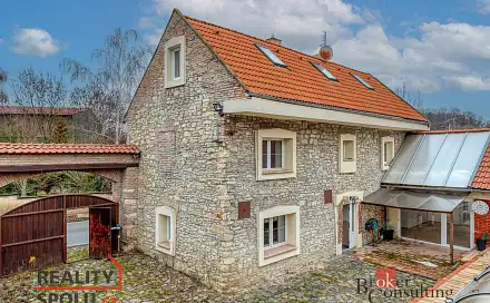 Prodej domu 579 m² s pozemkem 1 059 m², Kladenská, Středokluky, okres Praha-západ