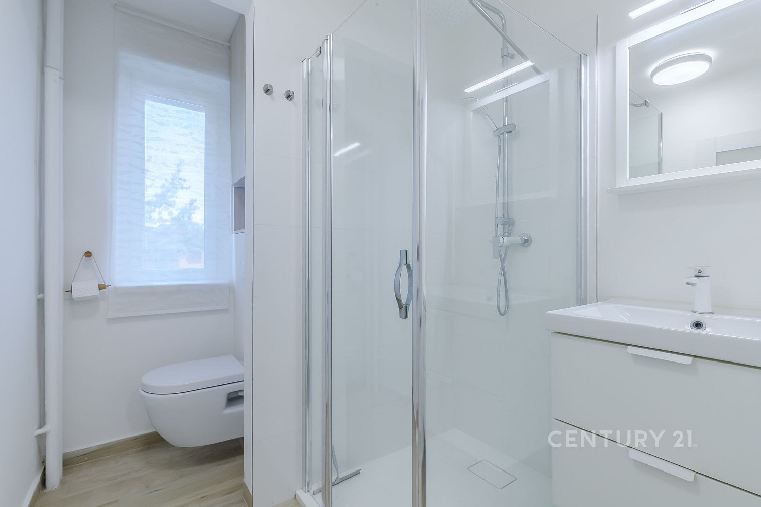 Pronájem bytu 2+kk 66 m² – fotografie 2