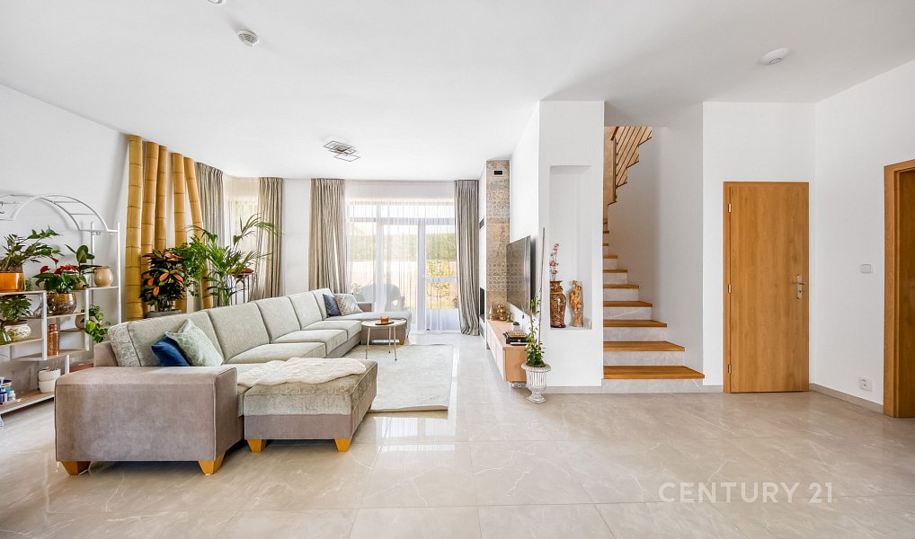 Pronájem domu 246 m² s pozemkem 1 219 m², Bašť – náhled fotky 4