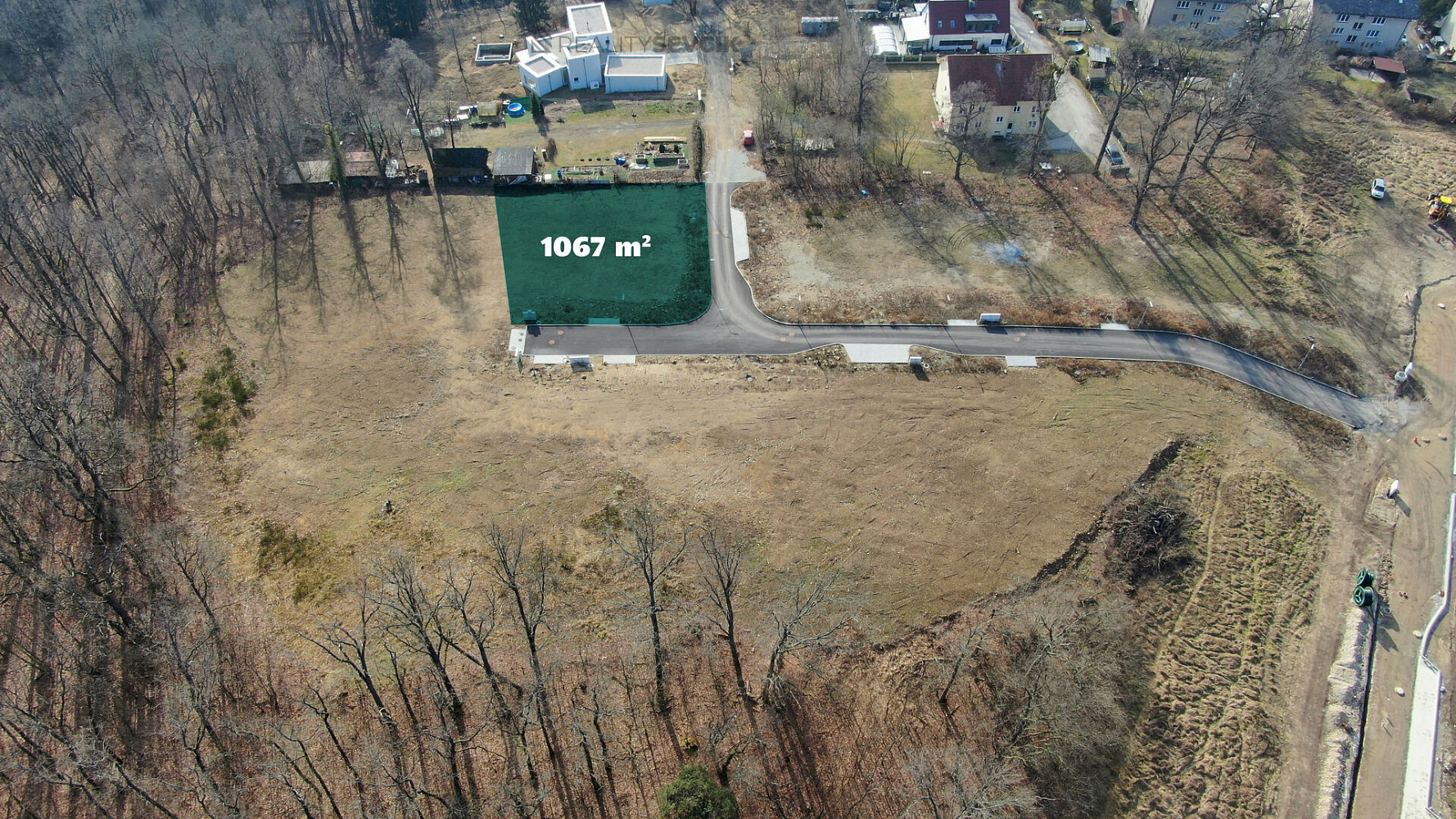 Prodej stavebního pozemku 1 067 m² – fotografie 2